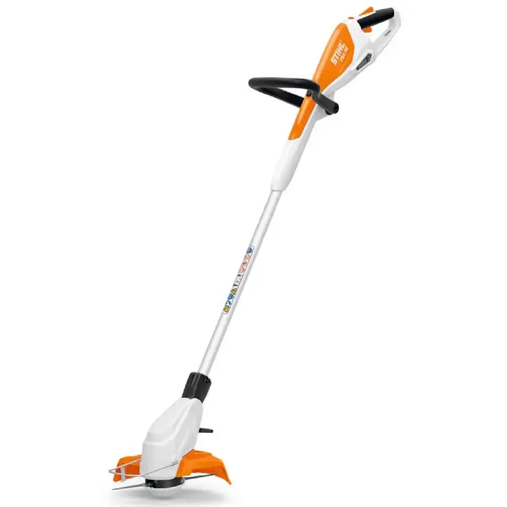 Roçadeira a bateria integrada com carregador bivolt FSA 45 Stihl — fotografia de referência