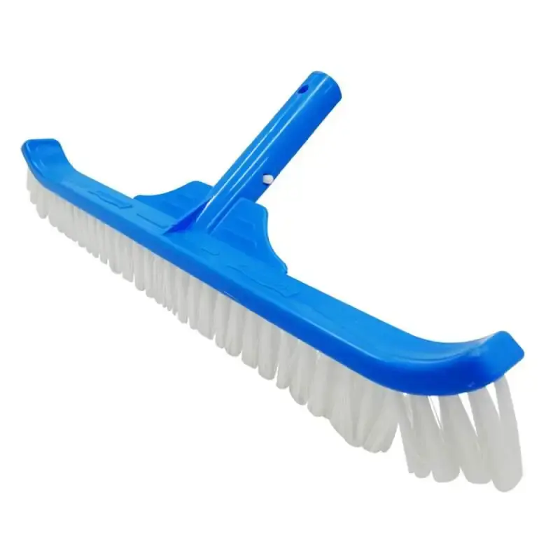 Escova curva slim para limpeza de piscina Sodramar — fotografia de referência