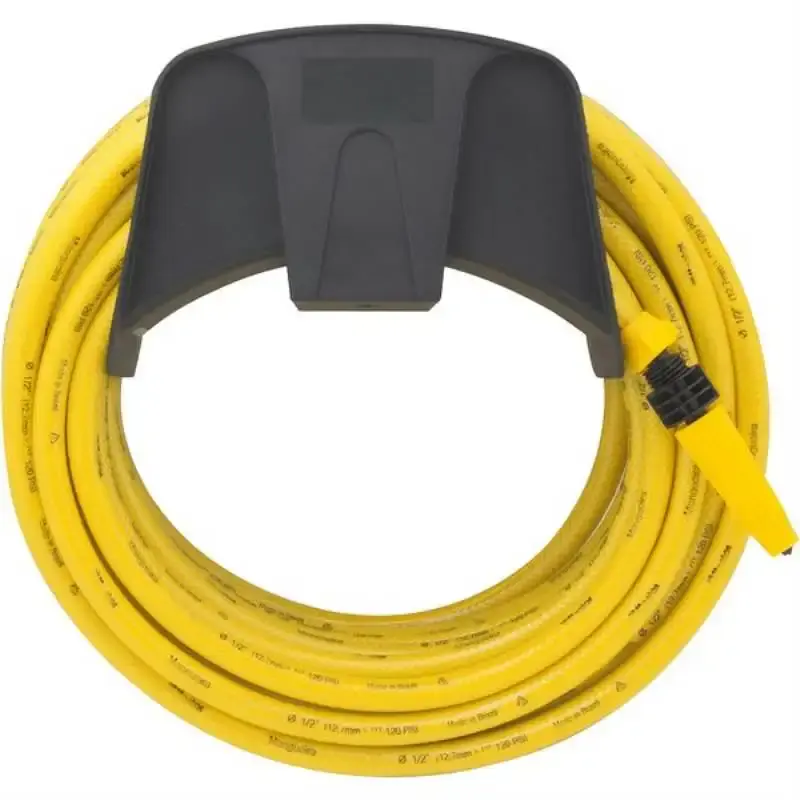 Mangueira super flexível para jardim 20 metros com suporte Vonder — fotografia de referência