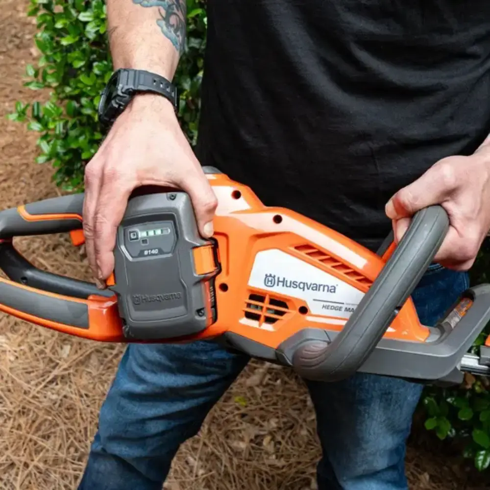 Podador de Cerca Viva a Bateria 320iHD60 s Bat e Carregador HUSQVARNA — fotografia 4