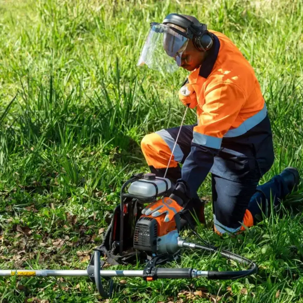 Roçadeira costal a gasolina 1,47KW 541RB Husqvarna — fotografia 3