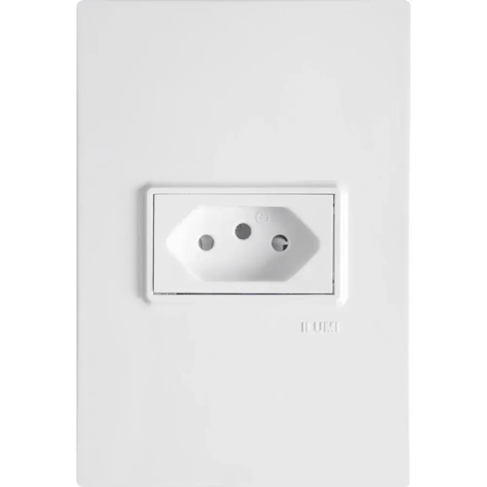 Tomada 10A 250V branca vivaz Ilumi — fotografia de referência