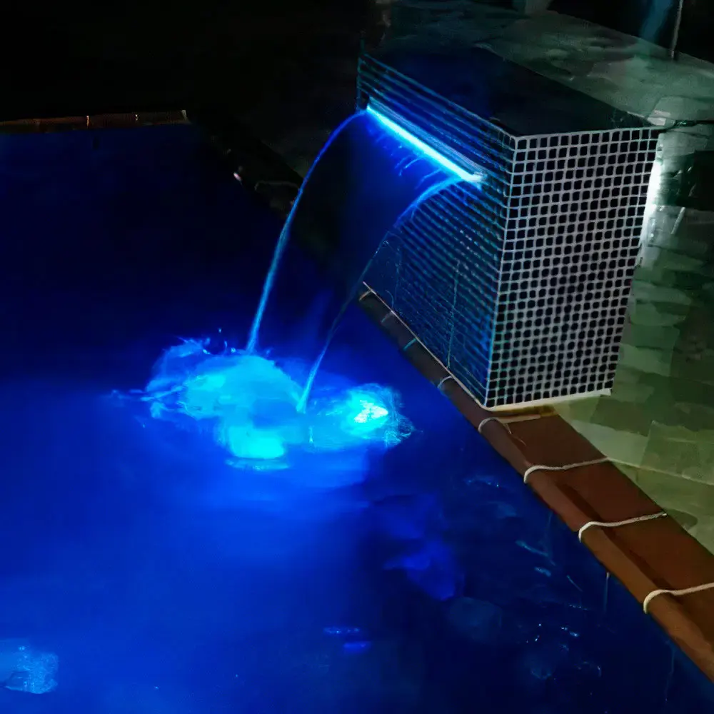 Cascata de embutir para piscina 60 CM com LED Evald — fotografia 4