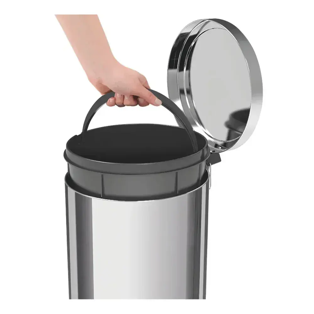 Lixeira com pedal em aço inox polido e balde interno 30 l Tramontina — fotografia 6