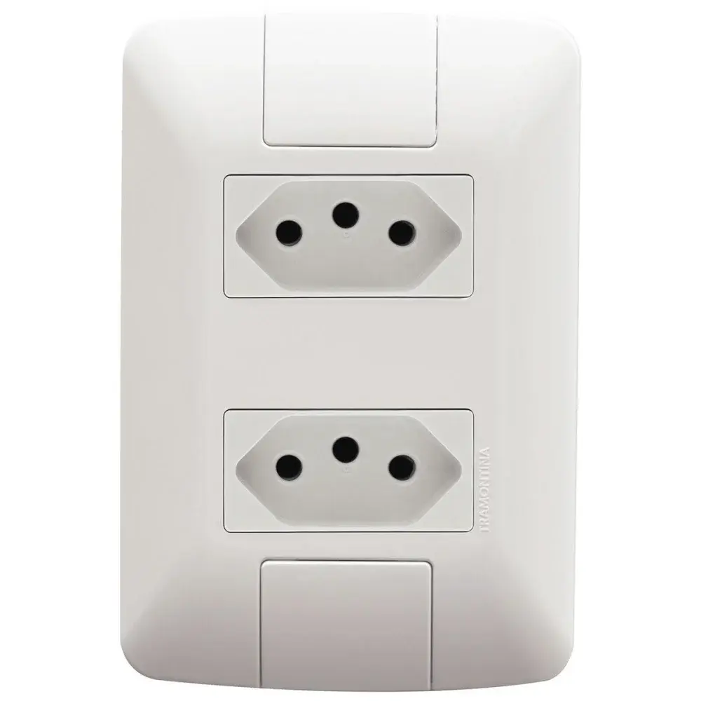 Conjunto com 2 tomada 2P+T 20A branco 250V Tramontina — fotografia de referência
