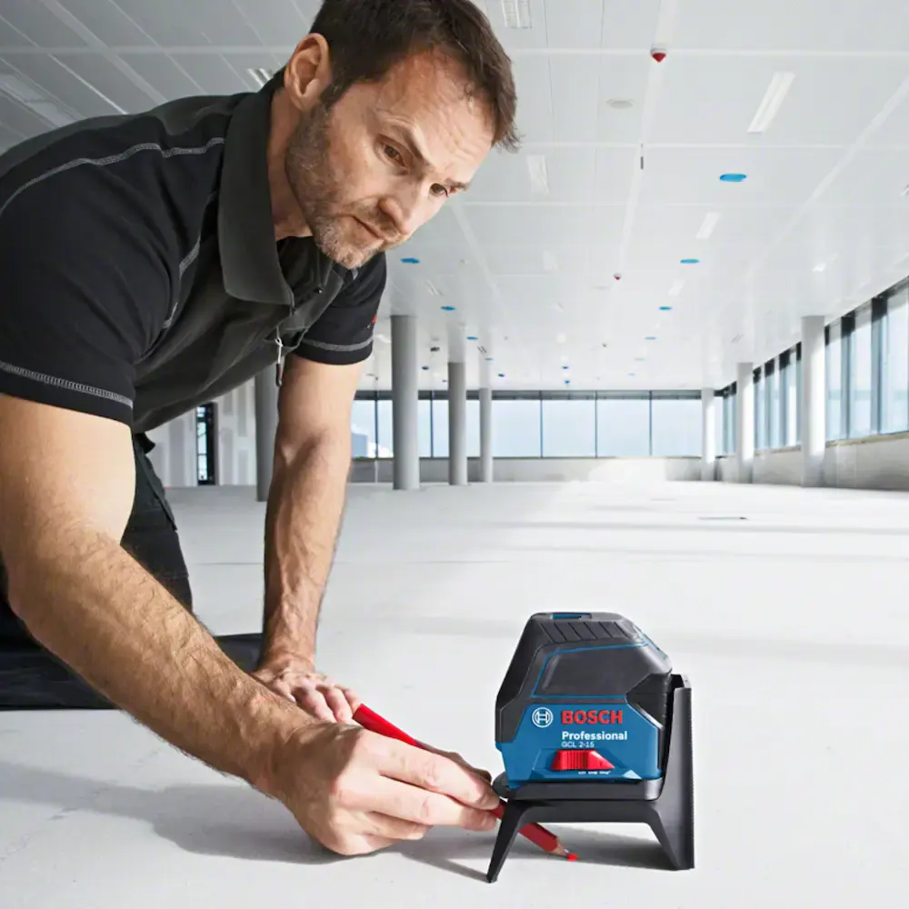Nível a laser 15 metros com prumo e suporte GCL 2-15 Bosch — fotografia 8
