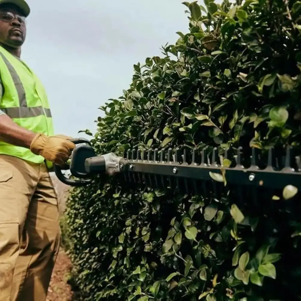 Roçadeira 82V + aparador de cerca viva + 2 baterias 4,0AH + carregador bivolt Greenworks — fotografia 5