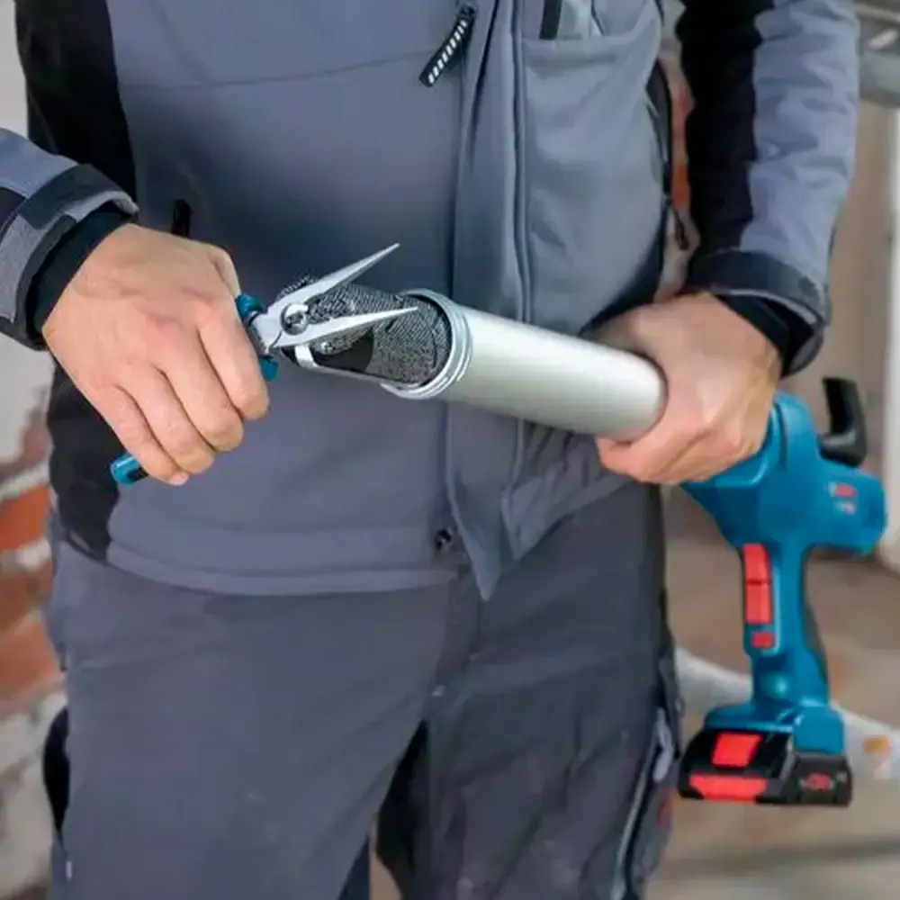 Pistola de silicone calafetagem à bateria 18V 2 baterias 4,0AH, carregador bivolt e bolsa Bosch — fotografia 4