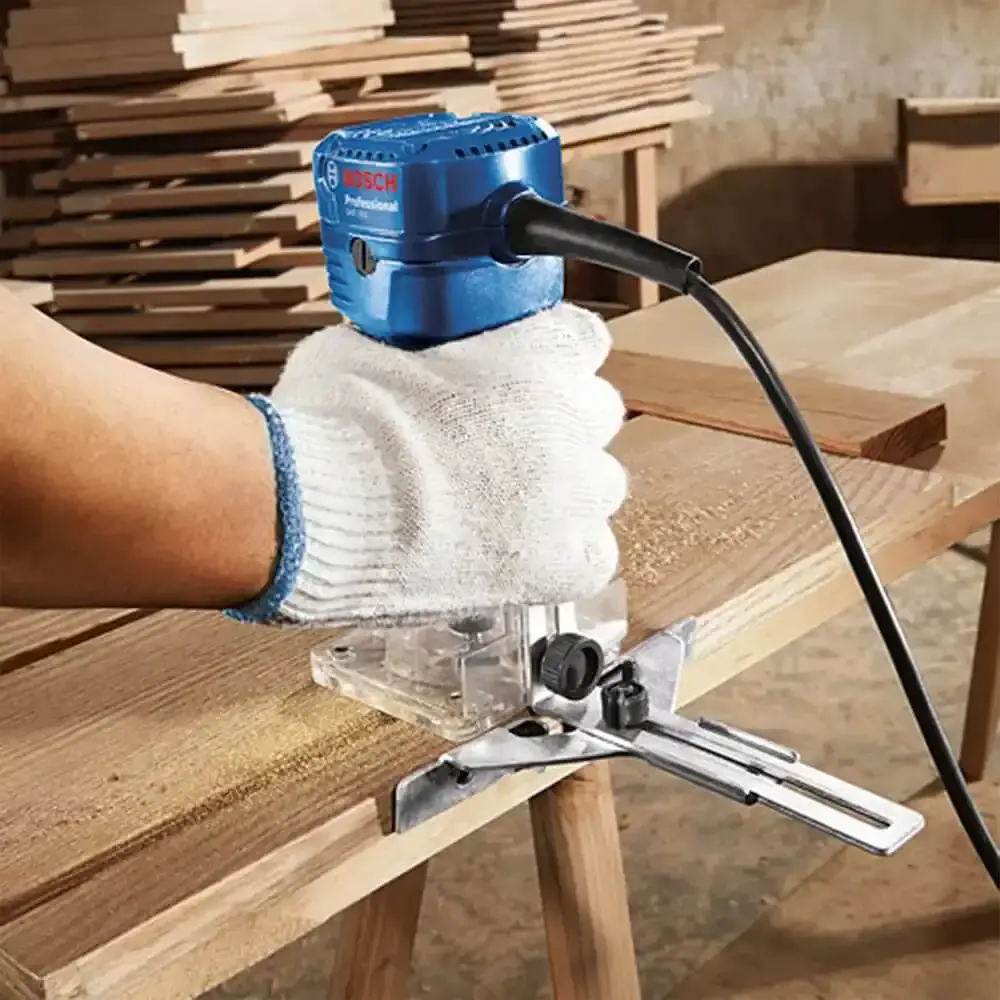 Tupia profissional 6 MM 550W com 2 pinças GKF 550 Bosch 110 V — fotografia 9