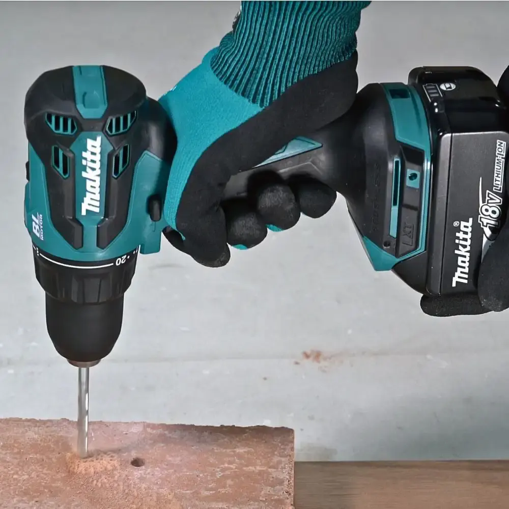 Parafusadeira furadeira impacto bateria 18V com carregador e maleta 96PÇS DHP490WVX3 Makita — fotografia 6