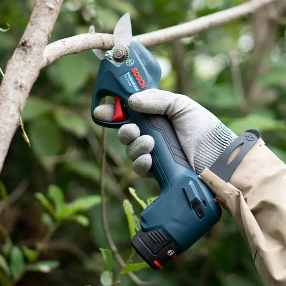 Tesoura para poda à bateria 12V pro pruner brushless sem bateria e sem carregador Bosch — fotografia 9
