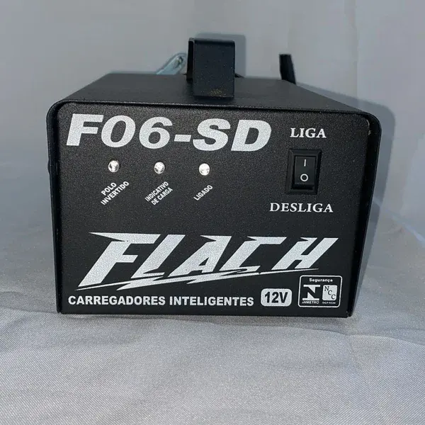 Carregador de baterias F06-SD - 12V semi - novo - Flach