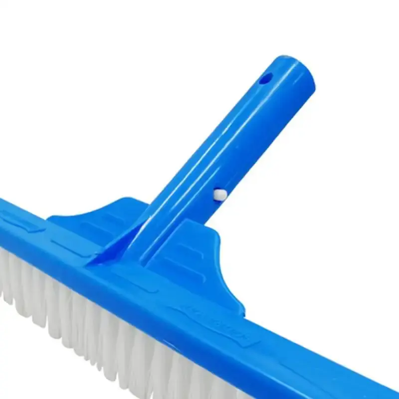 Escova curva slim para limpeza de piscina Sodramar — fotografia 3