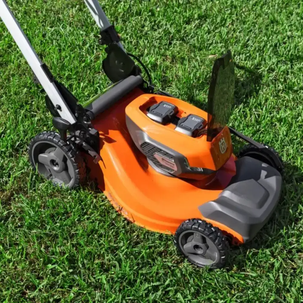 Cortador de Grama a Bateria LE322R s Bat e Carregador HUSQVARNA — fotografia 6