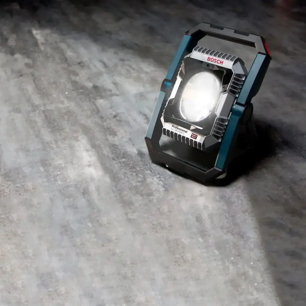 Refletor a bateria led GLI 18V-2200C Bosch — fotografia 7