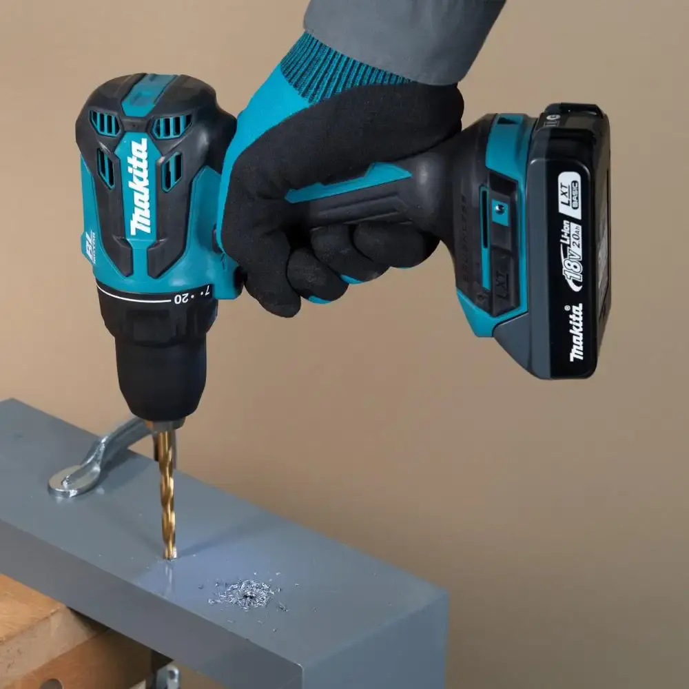 Parafusadeira furadeira de impacto a bateria 18V com 1 bateria 2AH carregador e bolsa Makita — fotografia 3