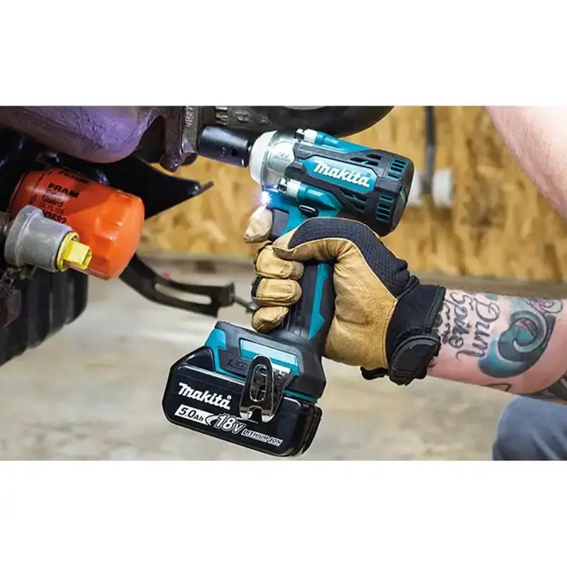 Chave de impacto à bateria 18,0V 330 n.m com 2 baterias 5,0AH e maleta DTW300RTJ Makita Bivolt — fotografia 5