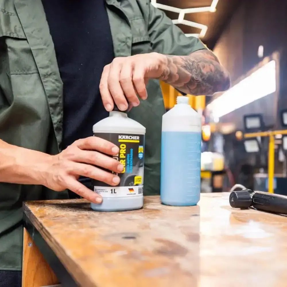 Shampoo automotivo RM 526 500ML 93815250 Karcher — fotografia 4
