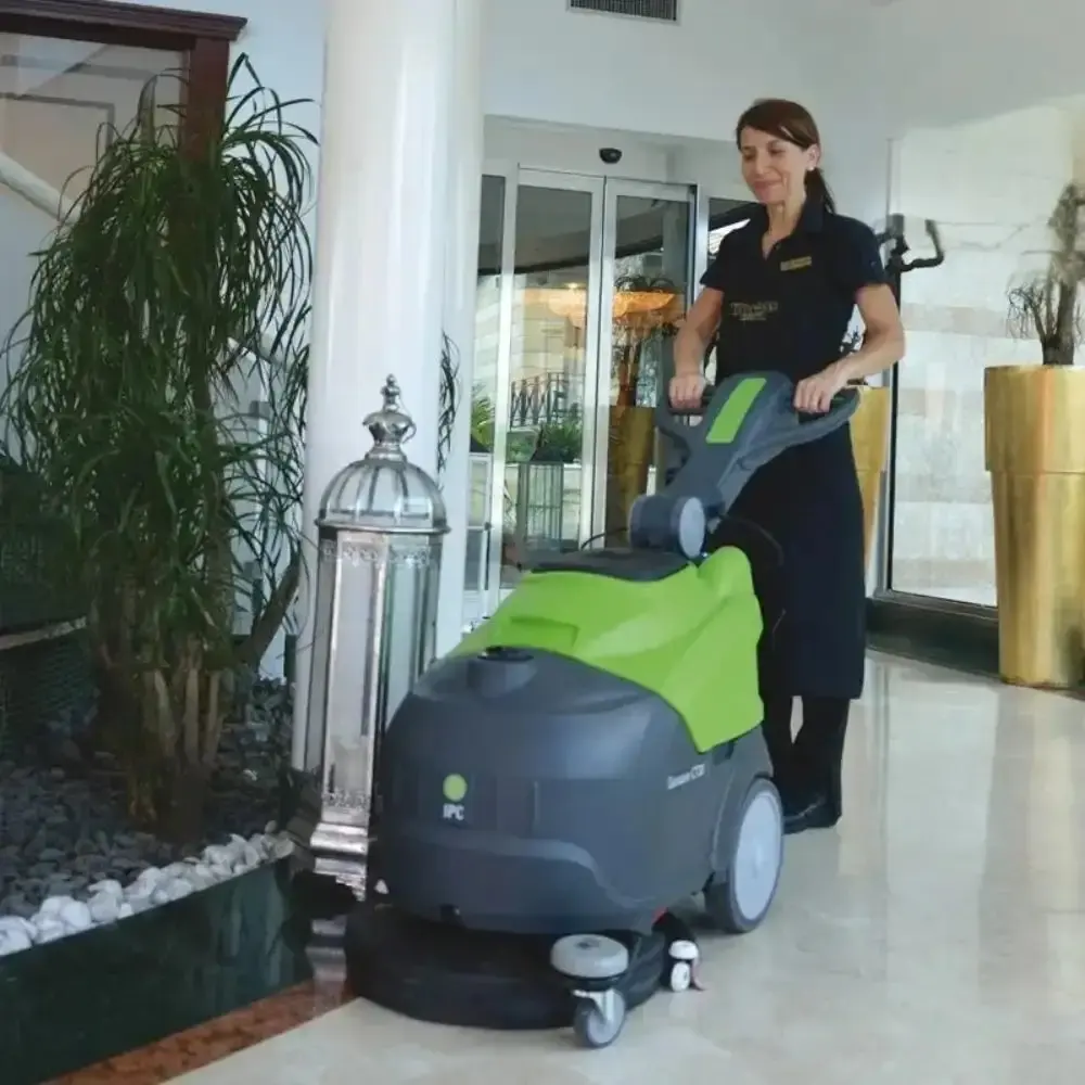 Lavadora de piso profissional a bateria 450 MM 550W 24V CT30 IPC — fotografia 6