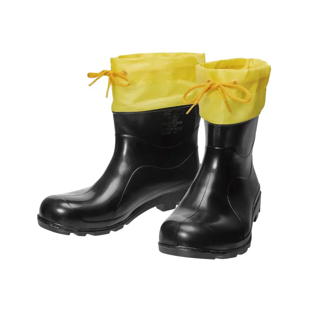 Bota pvc preta cano curto com polaina Kala nr 41 — fotografia de referência
