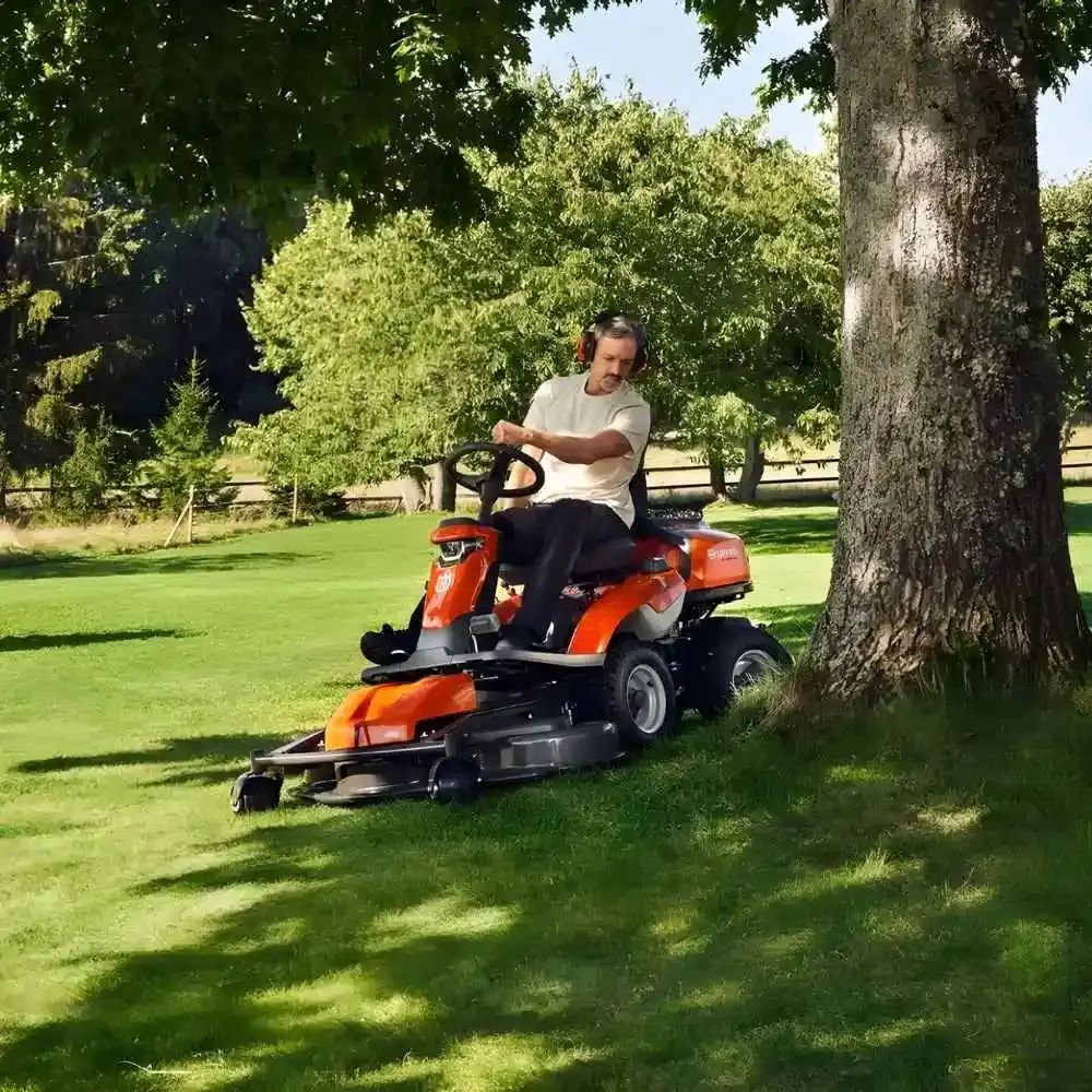 Trator cortador de grama a gasolina 14,2 HP sem plataforma R-316TX Husqvarna — fotografia 9