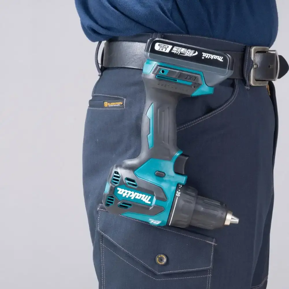 Parafusadeira furadeira de impacto a bateria 18V com 1 bateria 2AH carregador e bolsa Makita — fotografia 4